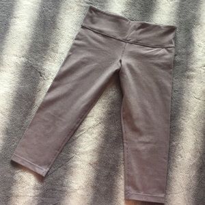  Like New- Lululemon Tonka Crops sz.8